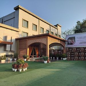 Hotel Luxe Opera Nh8 - 7Km From Igi Airport Delhi - 